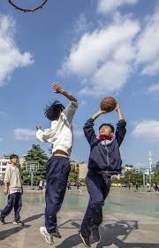 背靠背40分钟，差点把阿杜打吐了